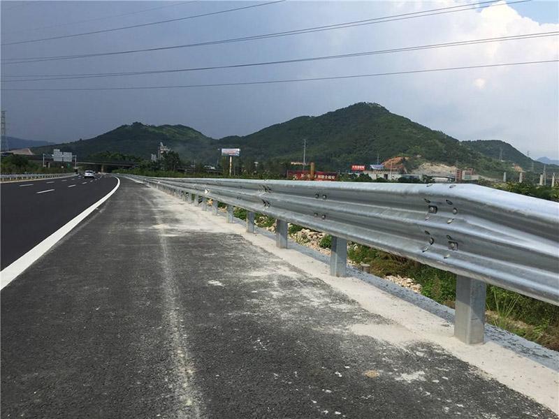 鍍鋅護(hù)欄板 鍍鋅護(hù)欄板