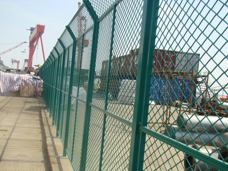 海南鋼板網(wǎng)護(hù)欄